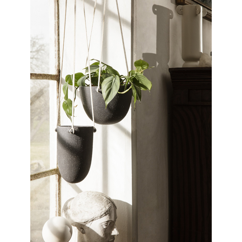 Hanging Pot – Speckle dark grey L von Ferm Living