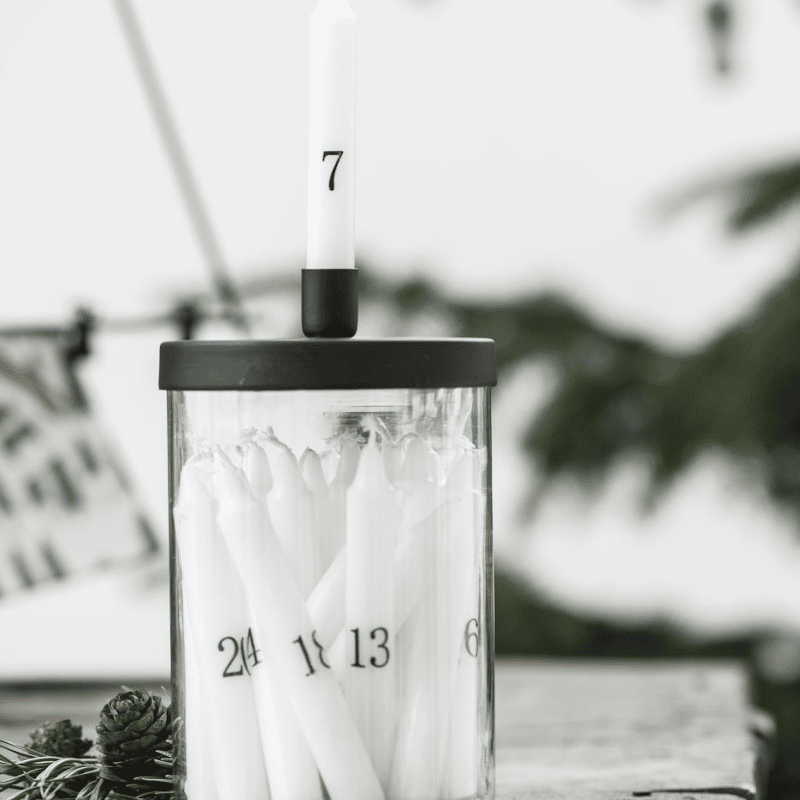 Kerzenhalter mit Deckel schwarz von Ib Laursen