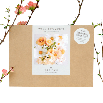 Blumenstrauss - Wild Bouquets soft apricot von Jora Dahl